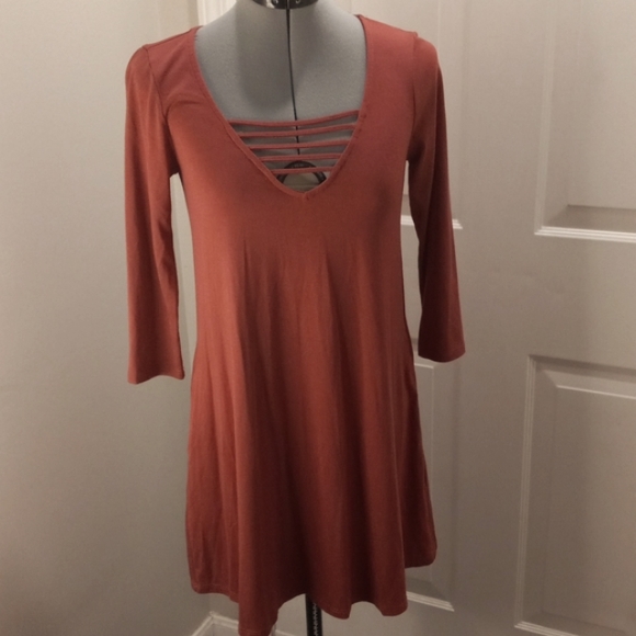 Socialite XS Lightweight Chris-Cross Front Knit midi Dress - Picture 2 of 5